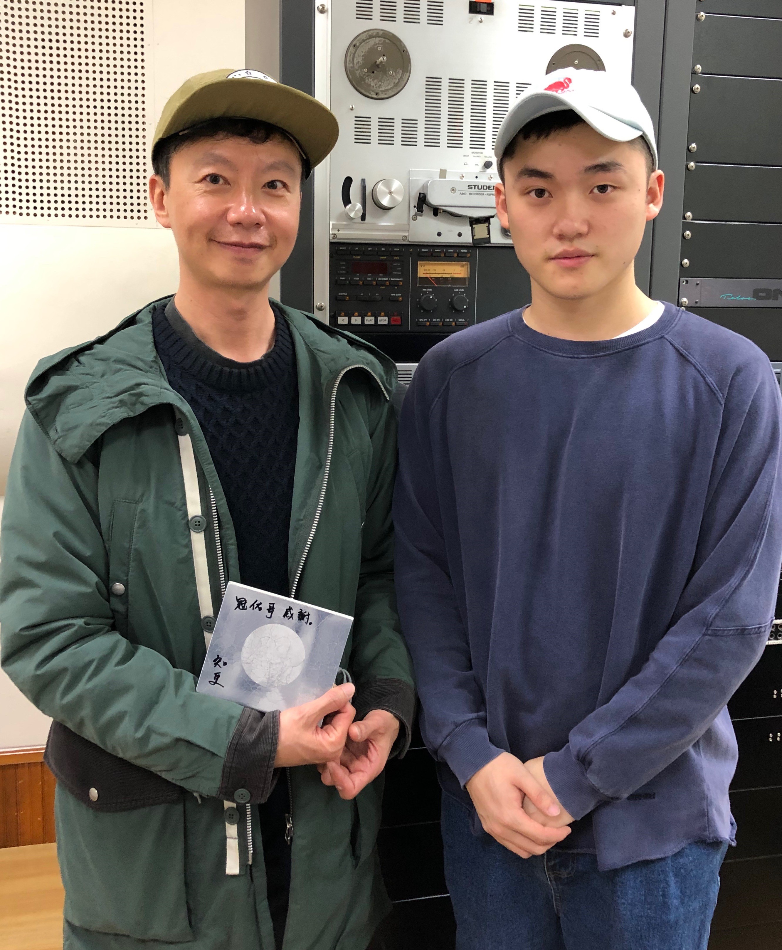 專訪知更介紹最新專輯”劉庭佐