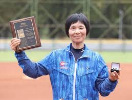 榮獲世界棒壘球總會（WBSC）名人堂殊榮的「台灣女壘傳奇」張簡金玲來授課