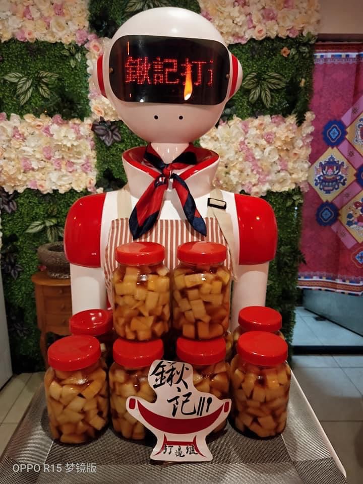 陳斯其與夫婿同心，開發新產品透過宅配、團購，讓打邊爐2.0成功抗疫！