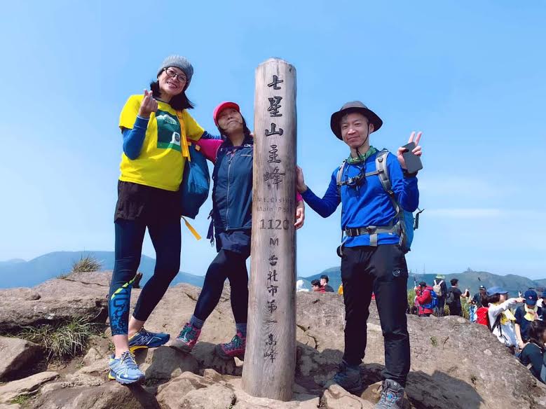 戚海倫的運動起源於預備採訪世界七大洲最高峰攀登隊