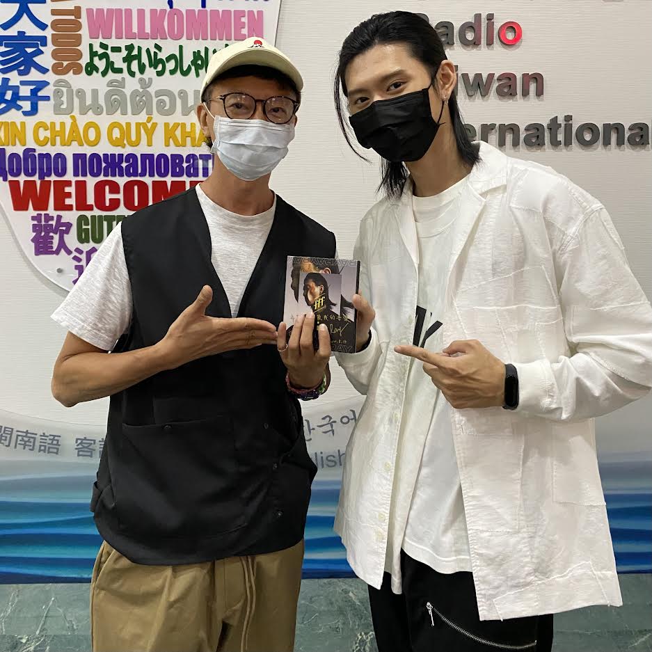 專訪新生代創作歌手黃霆睿