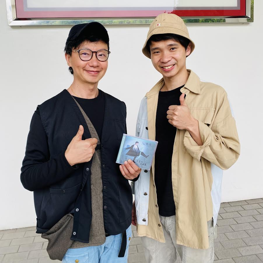 專訪龔德介紹個人首張專輯(二)