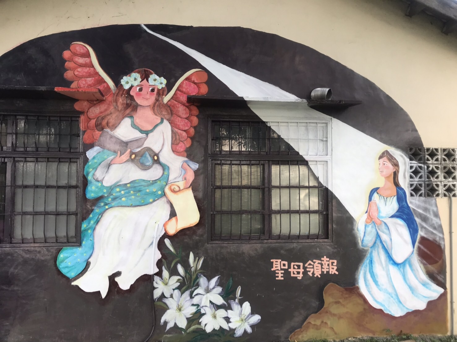 崇專學生社區服務彩繪聖玫瑰天主堂