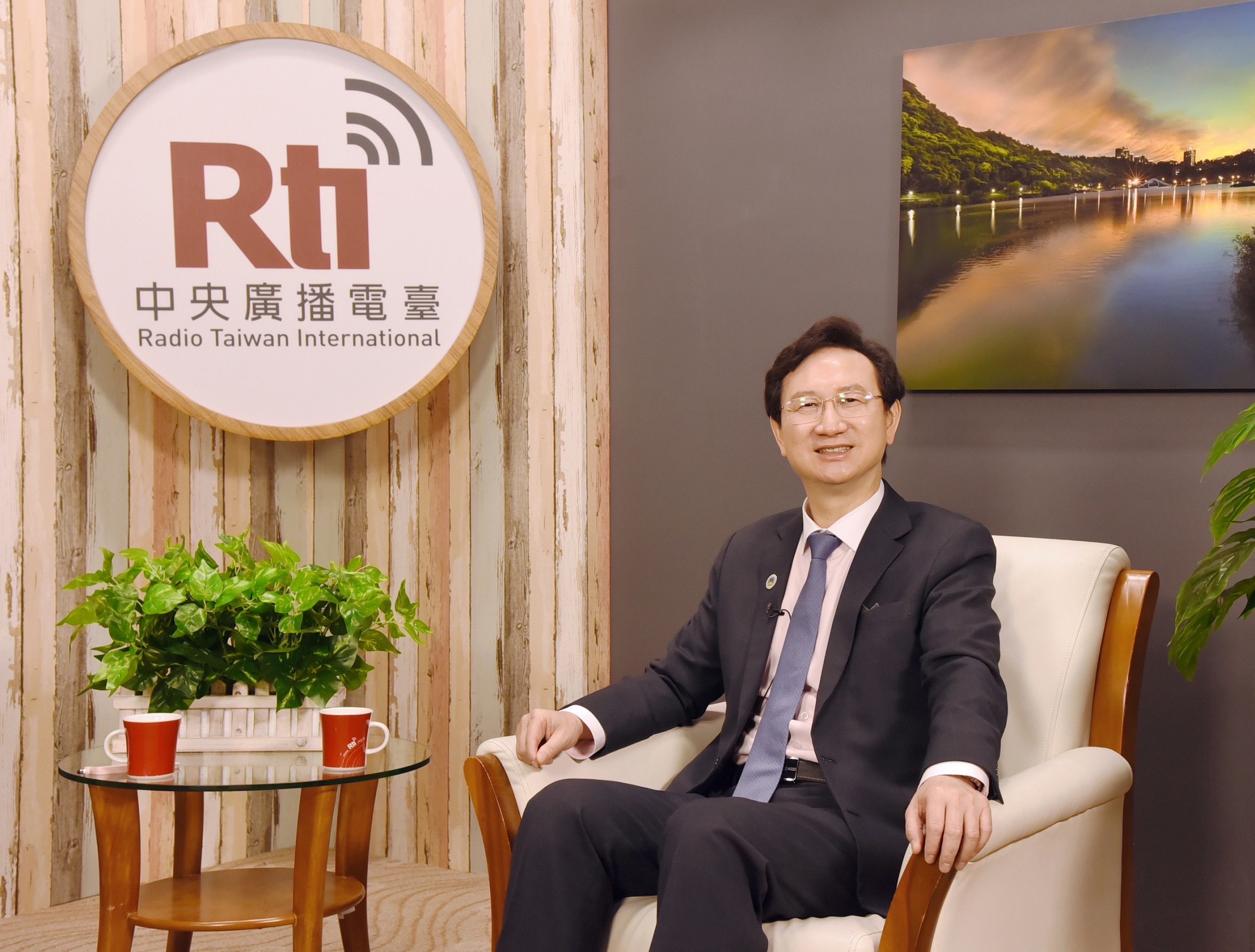 僑委會「擴大培育及留用僑生計畫」─專訪僑委會委員長童振源