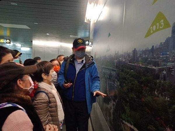 臺北散步者－－大稻埕逍遙遊導覽義工葉倫會老師