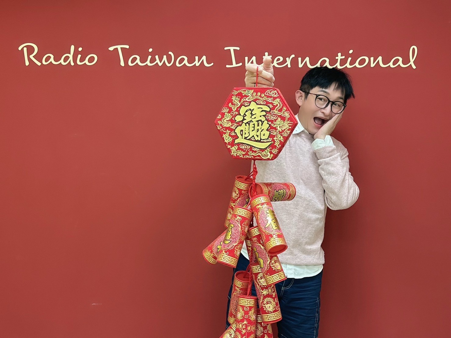 哲緯提早陪你守歲過新年 哲緯提早陪你守歲過新年