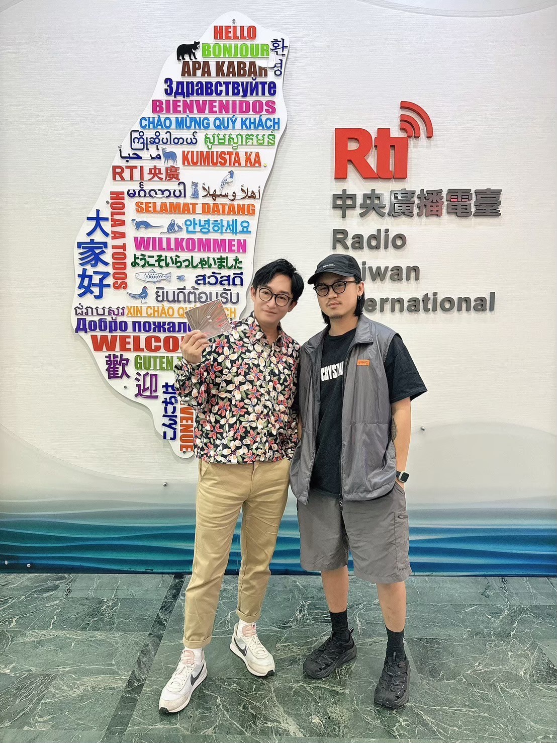 憤世嫉俗的客家龐克,自詡為純粹污垢卻不自怨自艾,大聲唱出憤怒與不公。 憤世嫉俗的客家龐克,自詡為純粹污垢卻不自怨自艾,大聲唱出憤怒與不公。