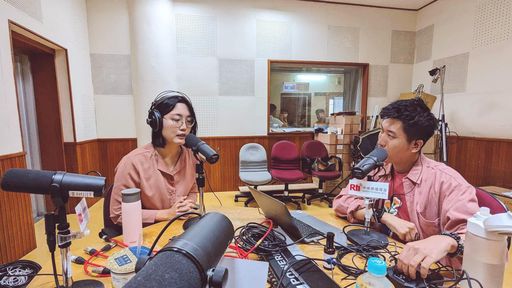 移動羅曼史：移工的創作回應與跨國共創