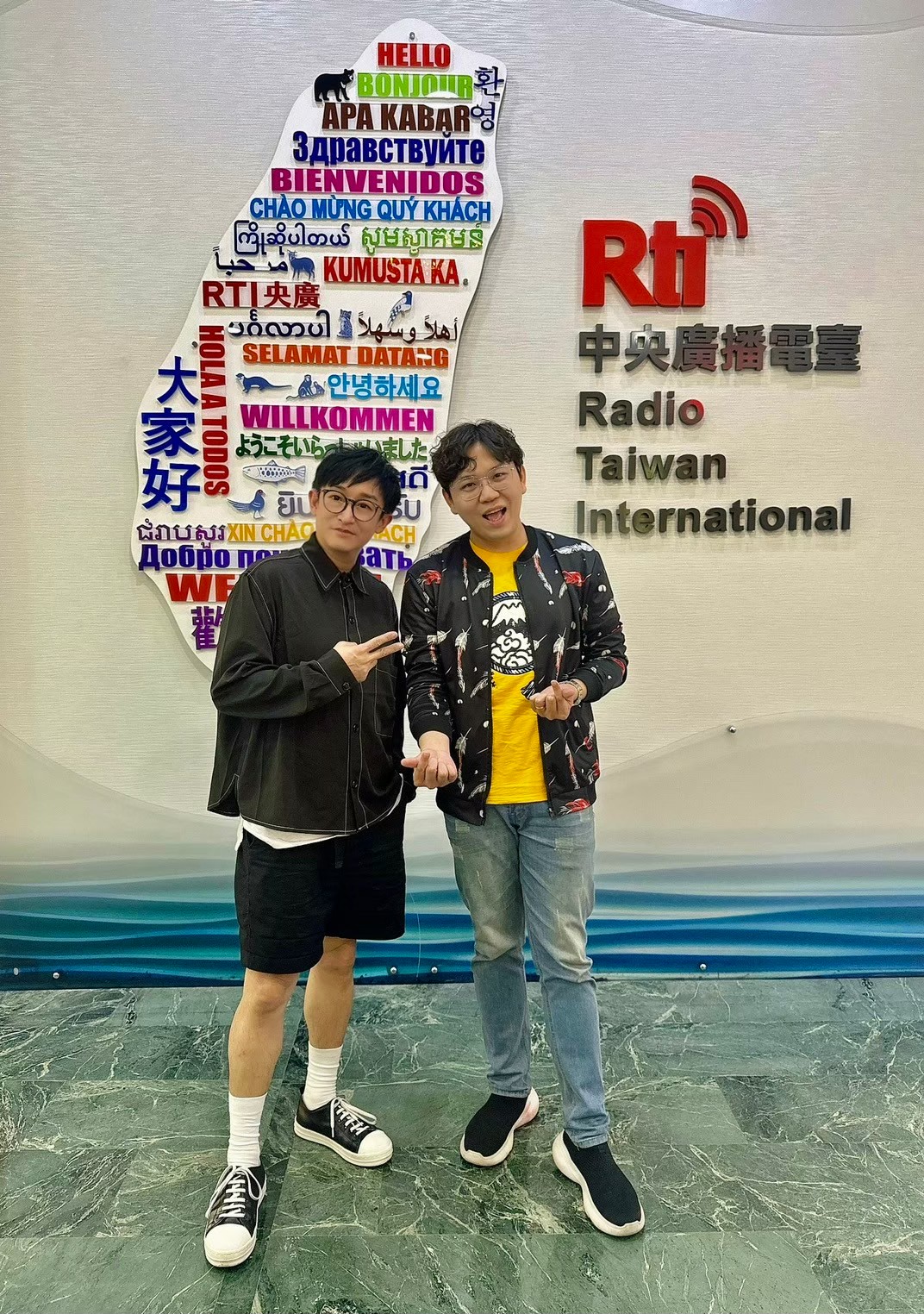 從國文老師到歌手,從華語閩南到客家,一起見證生命的精彩 從國文老師到歌手,從華語閩南到客家,一起見證生命的精彩
