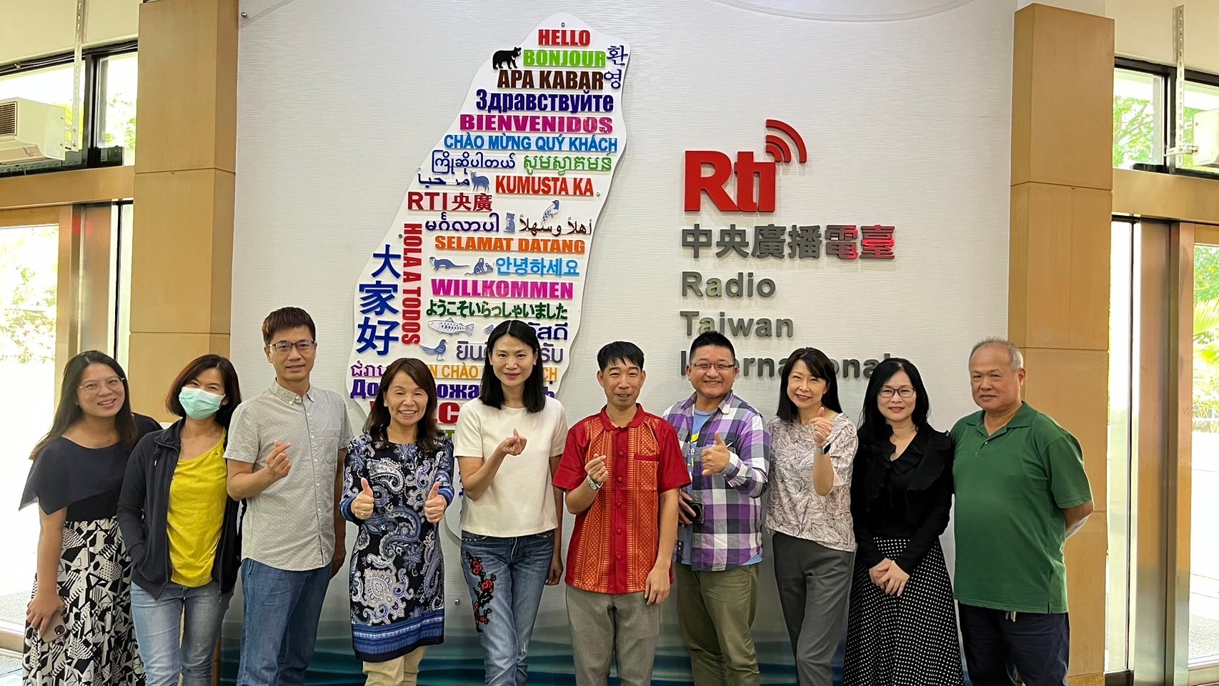 20年的短波情緣,資深聽友賴遠星終於踏上寶島台灣,和央廣主持人相見歡 20年的短波情緣,資深聽友賴遠星終於踏上寶島台灣,和央廣主持人相見歡