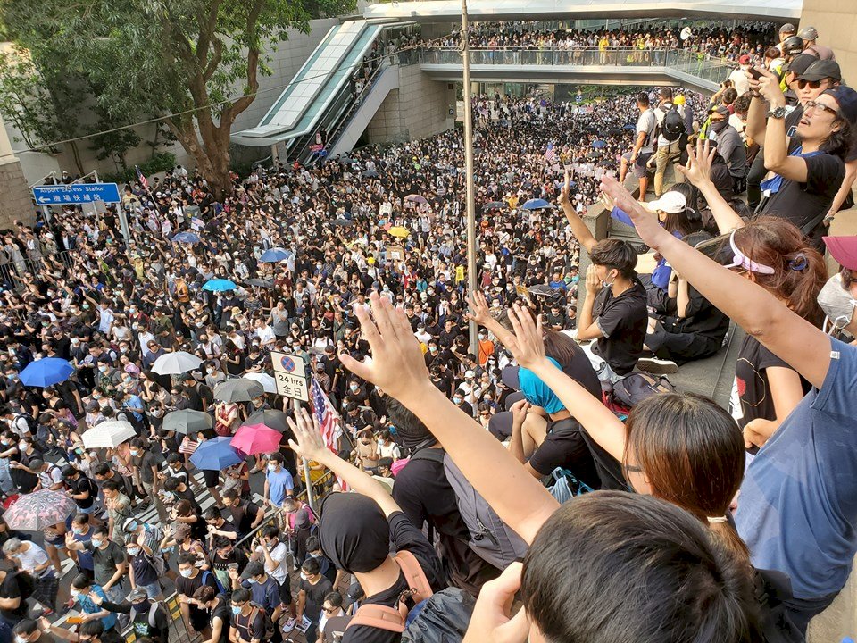 相隔30年，反送中抗爭者遠勝六四一代