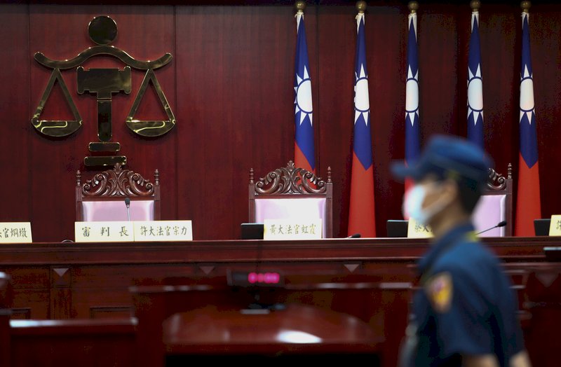 台灣人擔任中國居委會主任助理，該罰嗎？