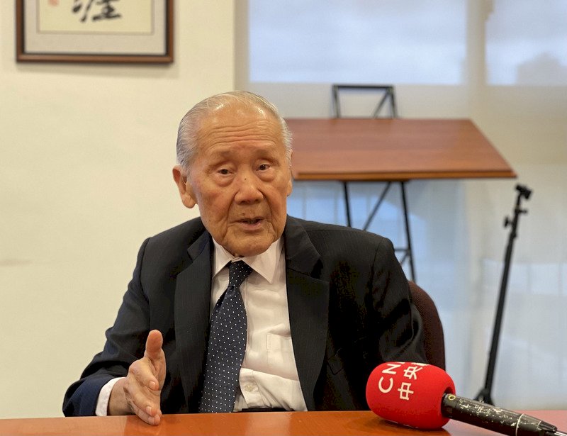 關於美中關係「東升西降」的問題