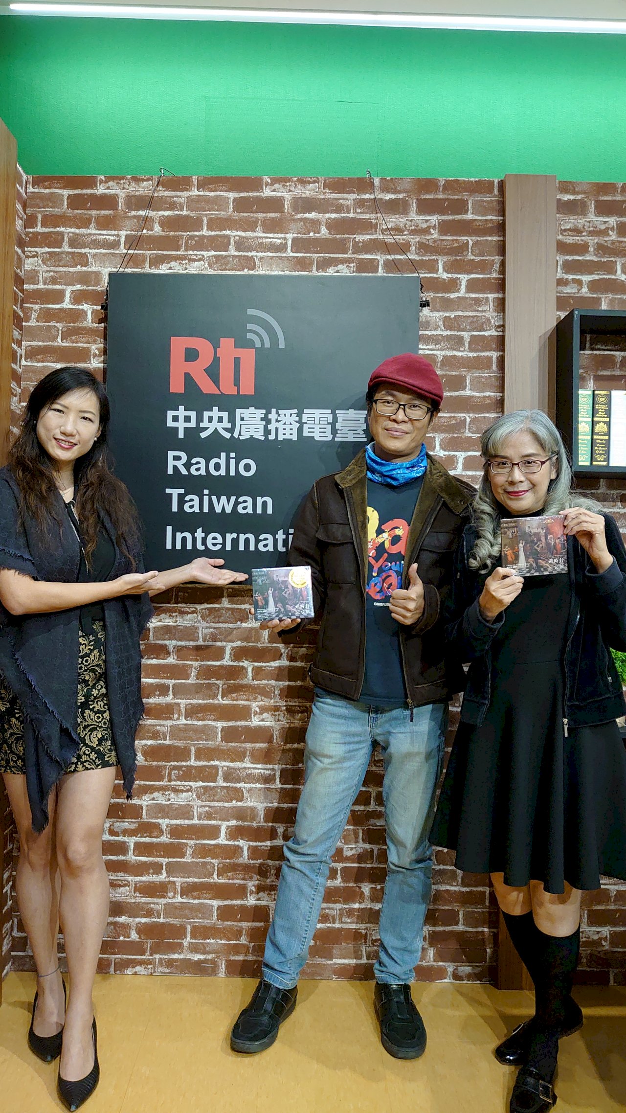 純粹探戈樂團 — 手風琴(Alvin程希智)、大提琴(Annie張道文)