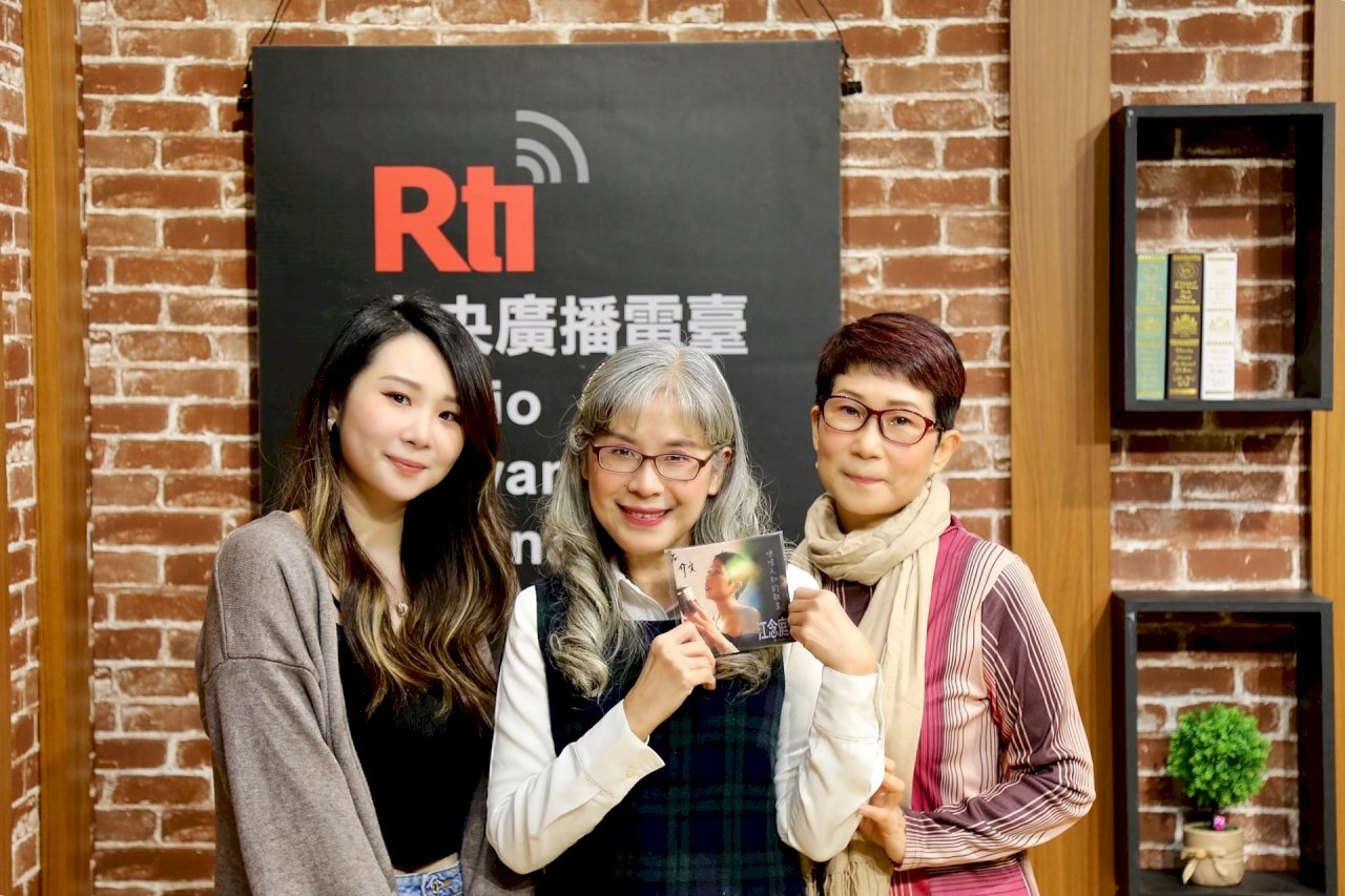 一起過新年~歌手江念庭和她的女兒吳佳怡