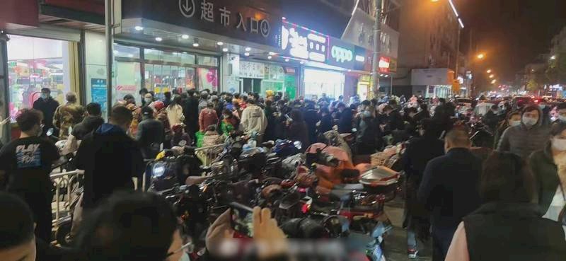 中國堅持疫情清零，亂象叢生