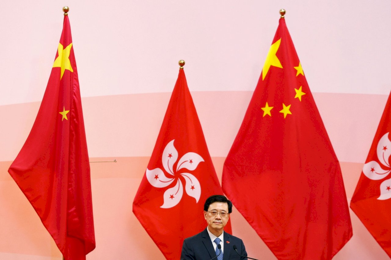 香港特首換人做 李家超躺著選