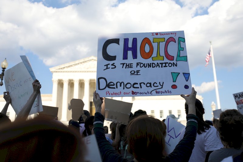美國最高法院推翻「羅訴韋德案」（Roe v Wade）的影響