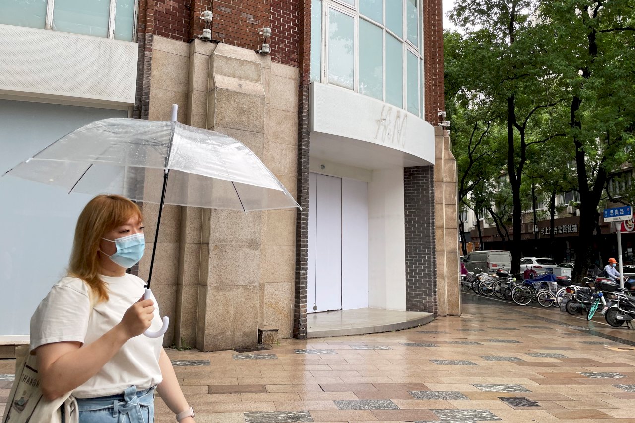 台北-上海：解封後台商憂倒閉、外商投資中國趨保守、公務員減薪之際開缺保青年就業