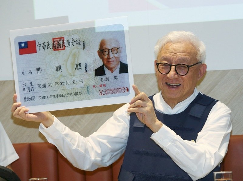 王丹：曹興誠高舉反共大旗，令人激賞。