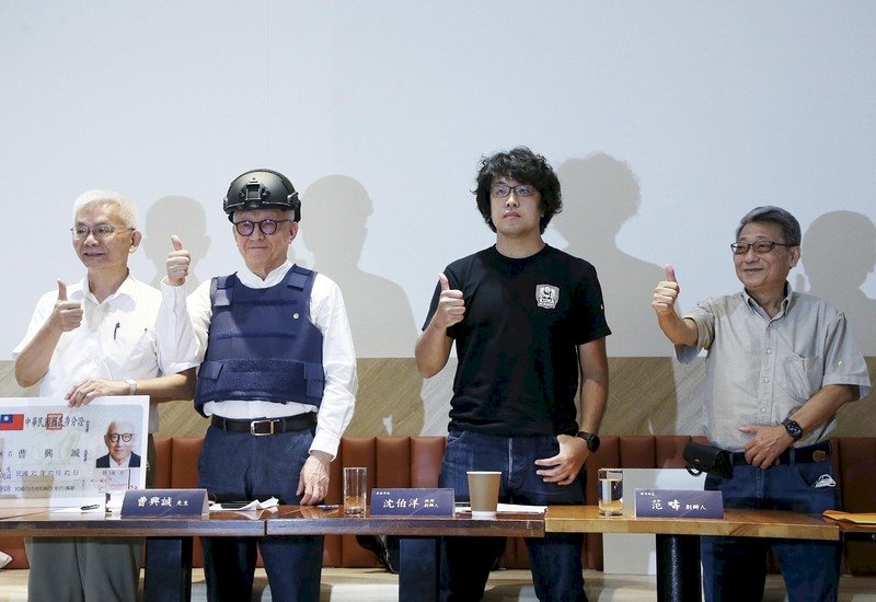 擊落陸無人機 總統：一定保護國家安全  曹興誠秀身分證 資助防台計畫