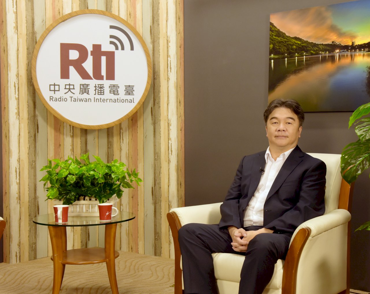 王必勝：明年春節前可望組團出國旅遊