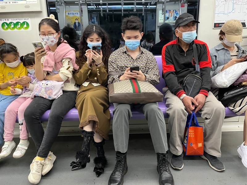 中國大陸解除動態清零的防疫政策引發非議