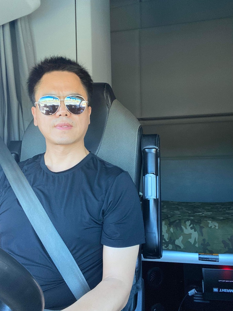 專訪雷志峰：從中國律師到美國卡車司機