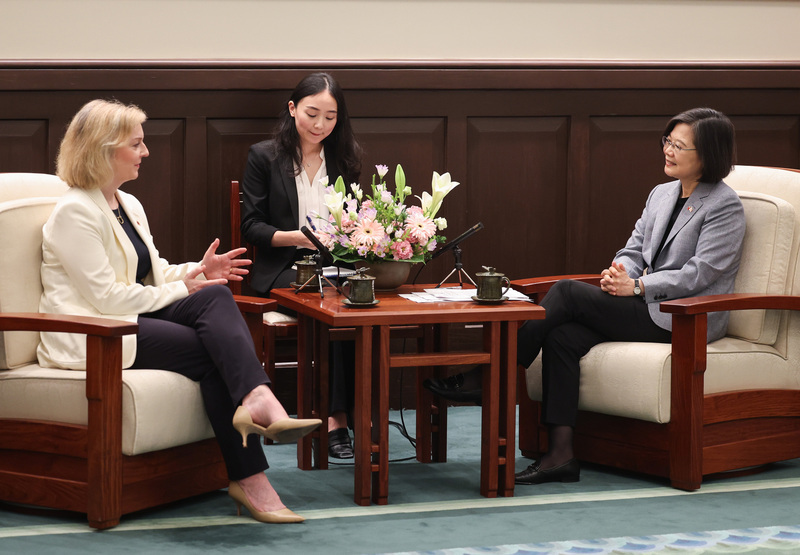 英前首相特拉斯倡「經濟北約」抗中 台英關係深化可能