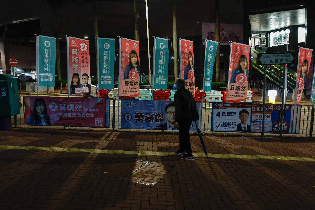 抵制假選舉 香港區議會投票日港人紛離港