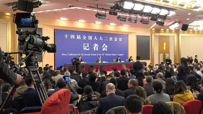 尷尬難以言說 中國兩會只能這樣開