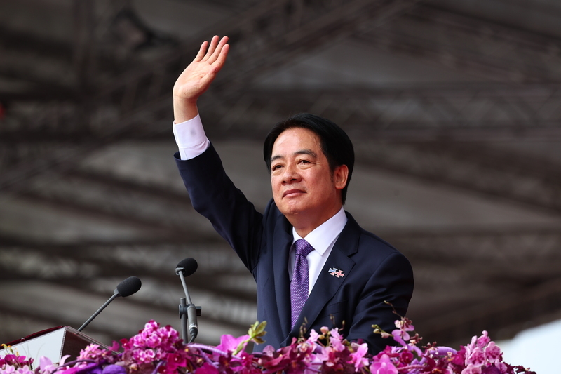賴總統雙十國慶演說 高舉中華民國旗幟在台灣